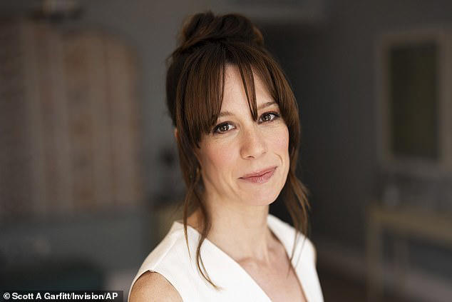 	Chloe Pirrie	